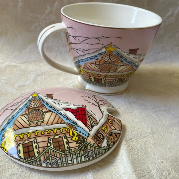 Grace fine ceramic Russian winter wonderland gingerbread house tea Cup & lid - Picture 3 of 8